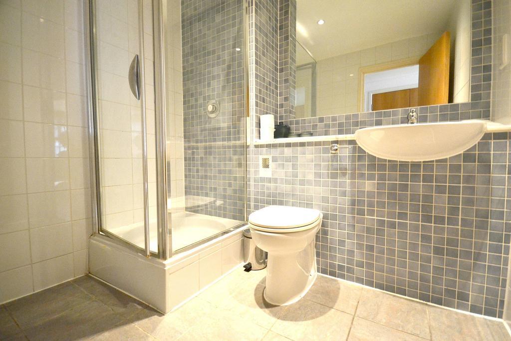 The Pavilions London Room photo