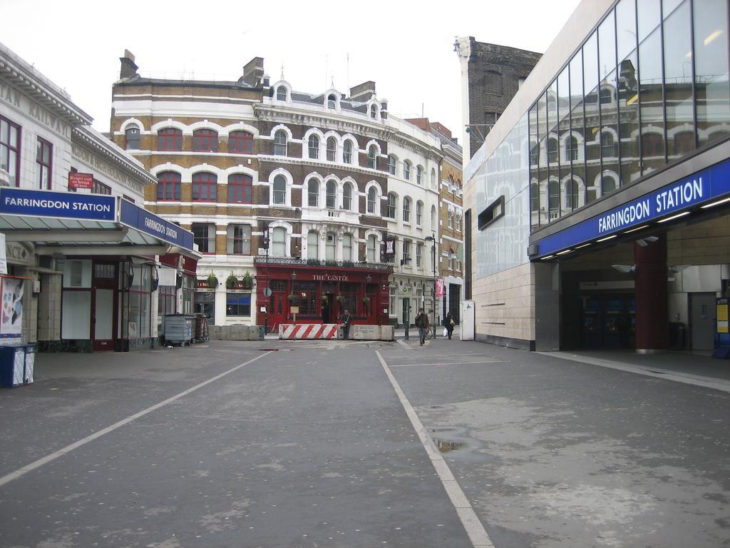 The Pavilions London Room photo
